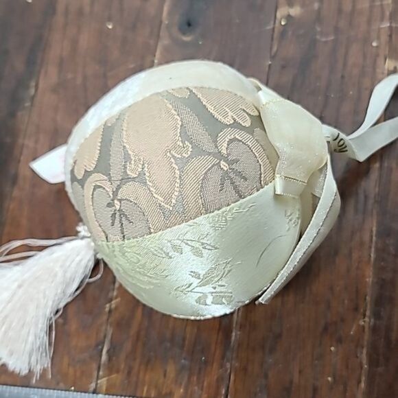 Vintage Russ Berrie & Co Plush Shabby Chic Tassel Christmas Tree Ornament #16608 - Picture 8 of 9